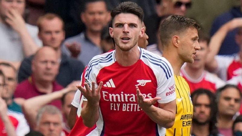 Declan Rice tiết lộ từng bị chế giễu vì đàn em tại Arsenal