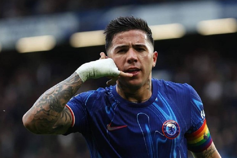 Julian Alvarez thúc giục Atletico chiêu mộ sao Chelsea