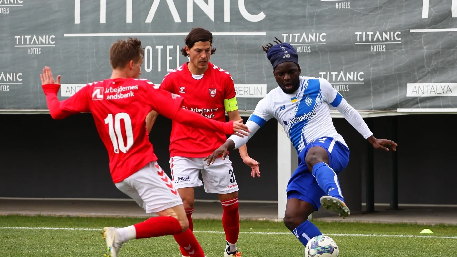 Nhận định soi kèo Sonderjyske vs Vejle lúc 0h00 ngày 15/4/2025