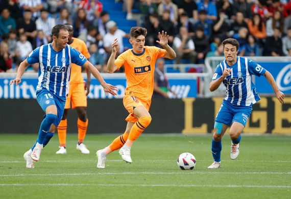 Nhận định soi kèo Deportivo Alaves vs Valencia lúc 00h00 ngày 15/5/2025