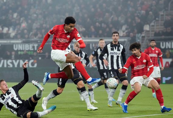 Nhận định soi kèo PSV vs Heracles lúc 01h00 ngày 15/5/2025