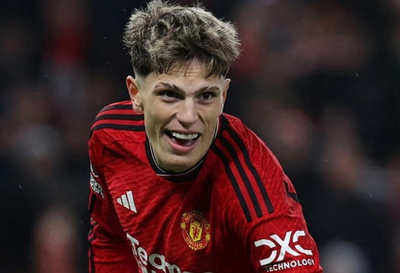 Chelsea đổi ý, muốn tái chiêu mộ trụ cột của Man Utd